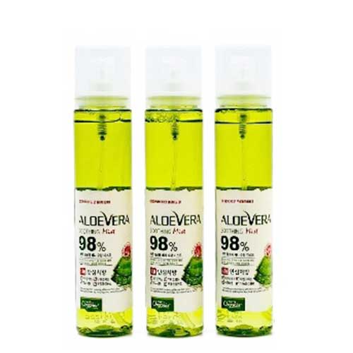 Xịt Khoáng Lô Hội Aloe Vera Soothing Mist 98% Cung cấp các khoáng chất cần thiết, không những giúp da khỏe, căng mịn hơn mà còn xóa tan các dấu hiệu mệt mỏi trên gương mặt bạn, giữ lớp trang điểm lâu trôi.