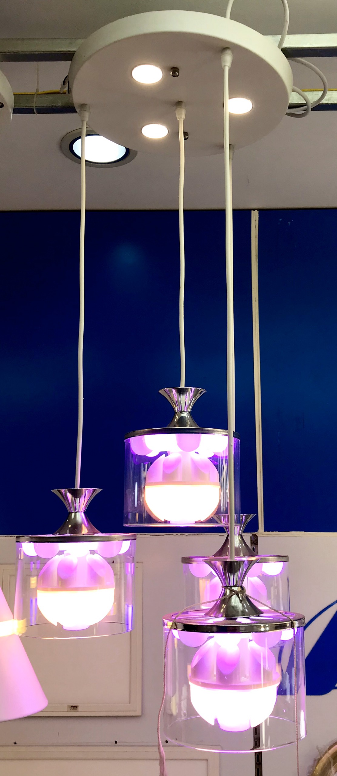 Đèn LED thả trần 4 bóng đa màu