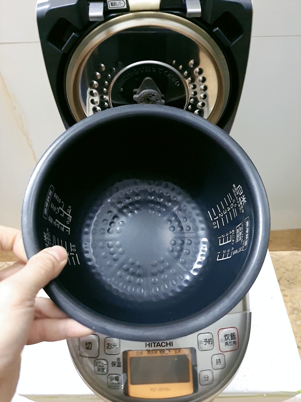 Nồi cơm điện cao tần IH áp suất Hitachi 1L nhật bãi đã qua sử dụng