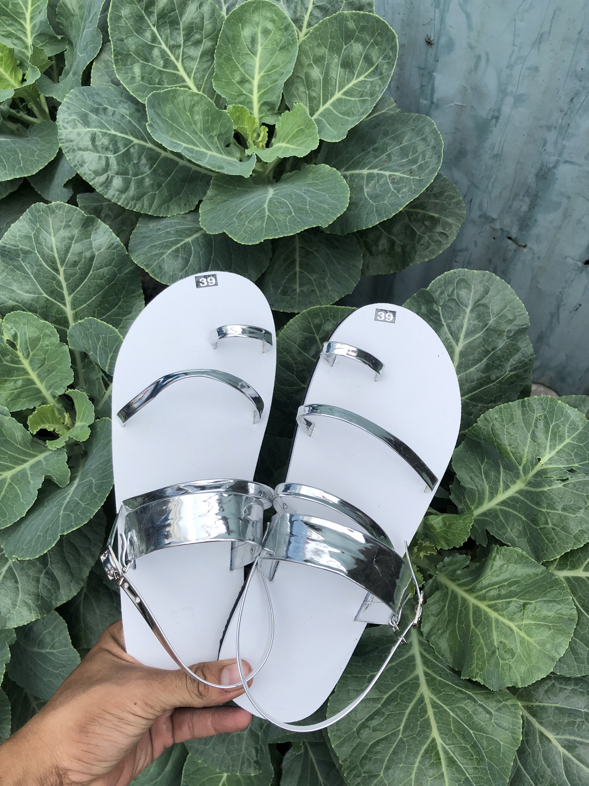 Dép sandal thời trang màu bóng bạc