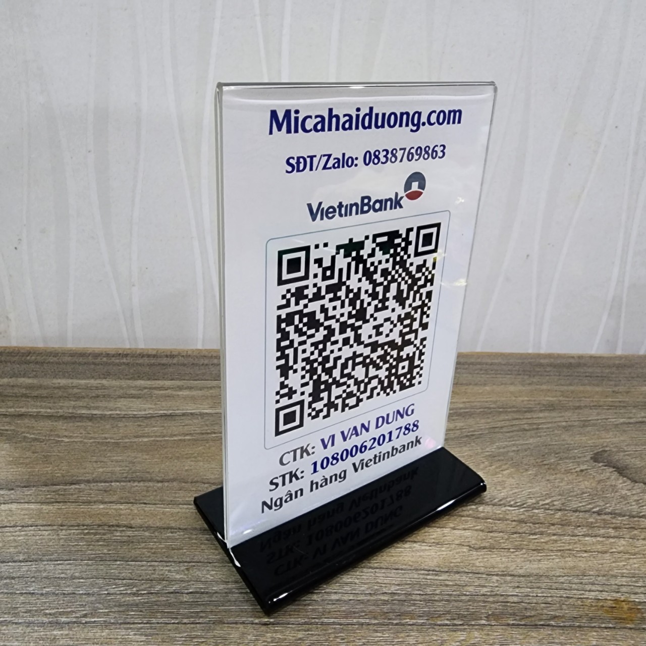 Menu mica in mã QR Code để bàn.