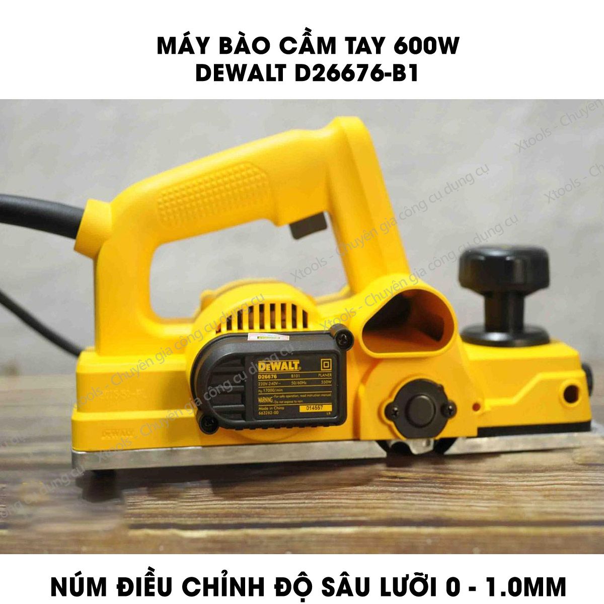 Máy bào gỗ cầm tay DEWALT D26676-B1 600W Máy bào DeWalt thiết kế cách điện kép, sử dụng lưỡi bào thông dụng 82mm, khả năng bào sâu tối đa 1.5mm