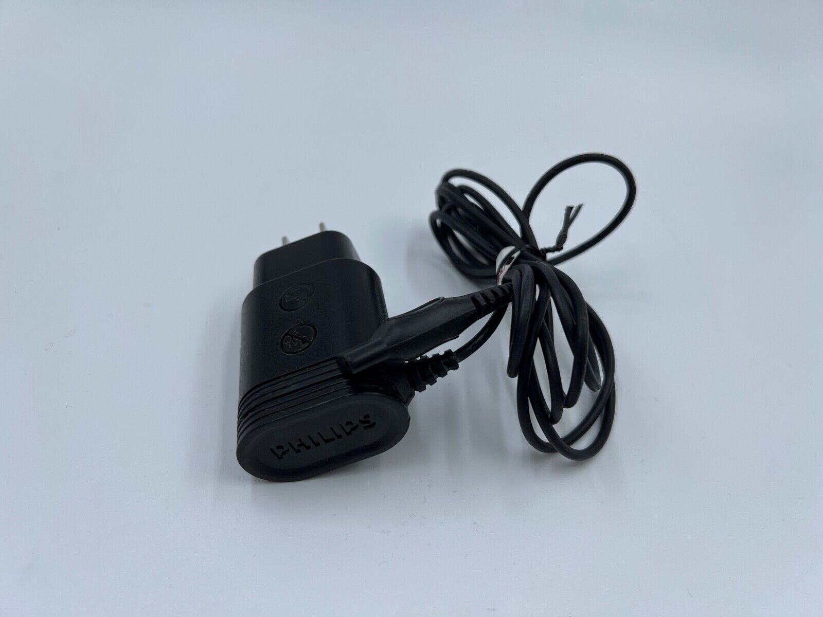 Sạc pin máy dao cạo râu Philips 15V