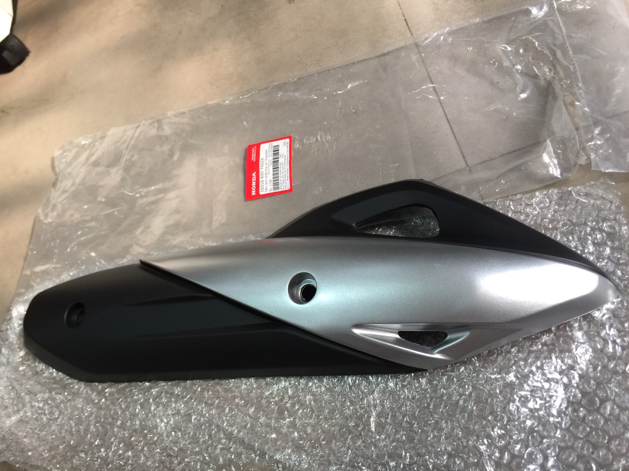 Ốp pô hãng zin pcx đời 2018-2021.