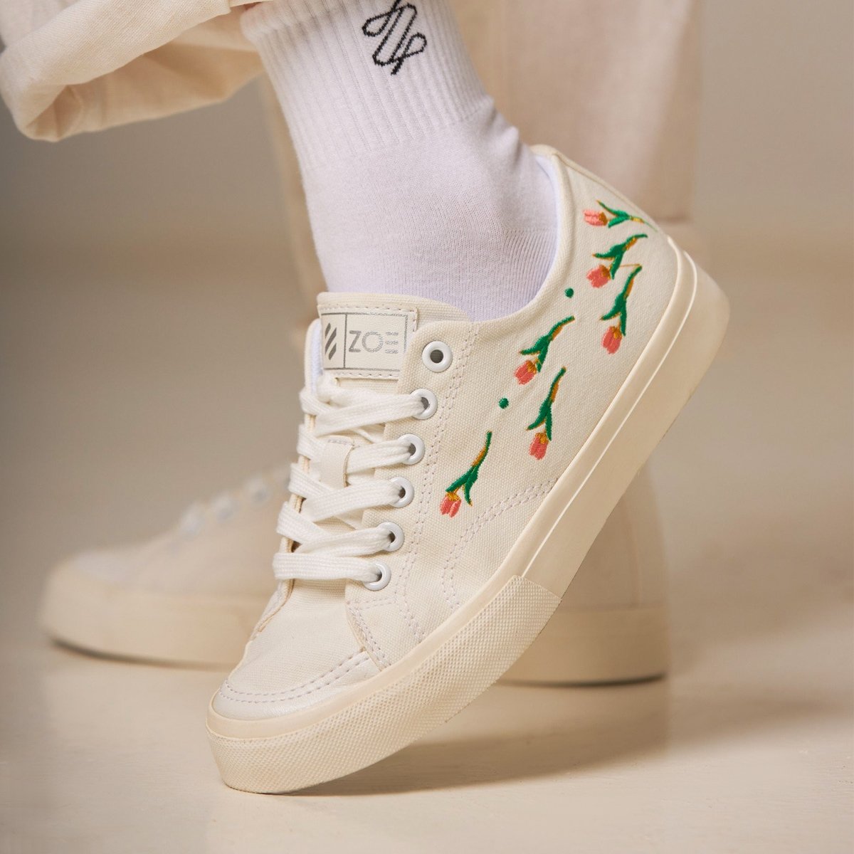 Giày Sneaker Vải Canvas Thêu Hoa Tulip (ZOE Tulip Flower)