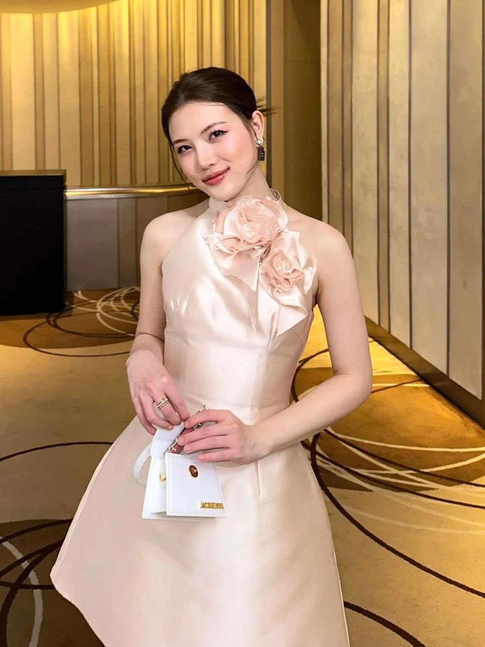 ELPIS - đầm ngắn dáng A cổ yếm SP23D09