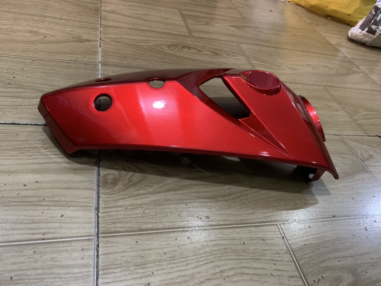 Mặt nạ 3 lổ gắn rổ xe sirius màu đỏ đô