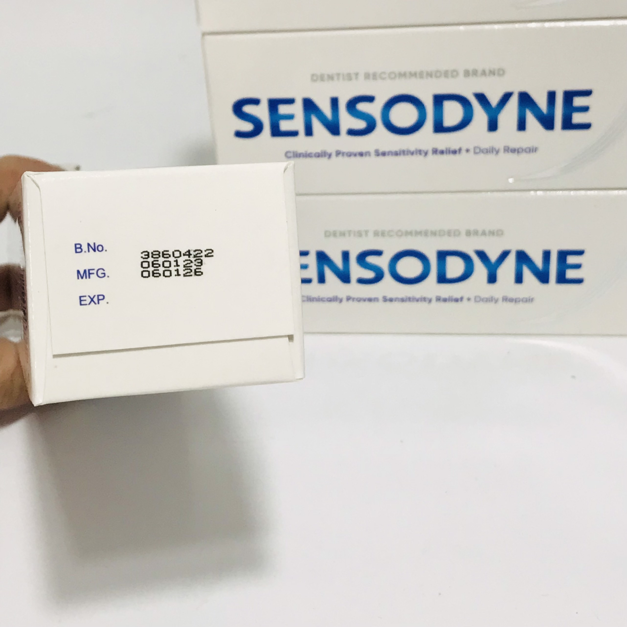 Kem Đánh Răng Sensodyne Repair & Protect Extra Fresh 100g