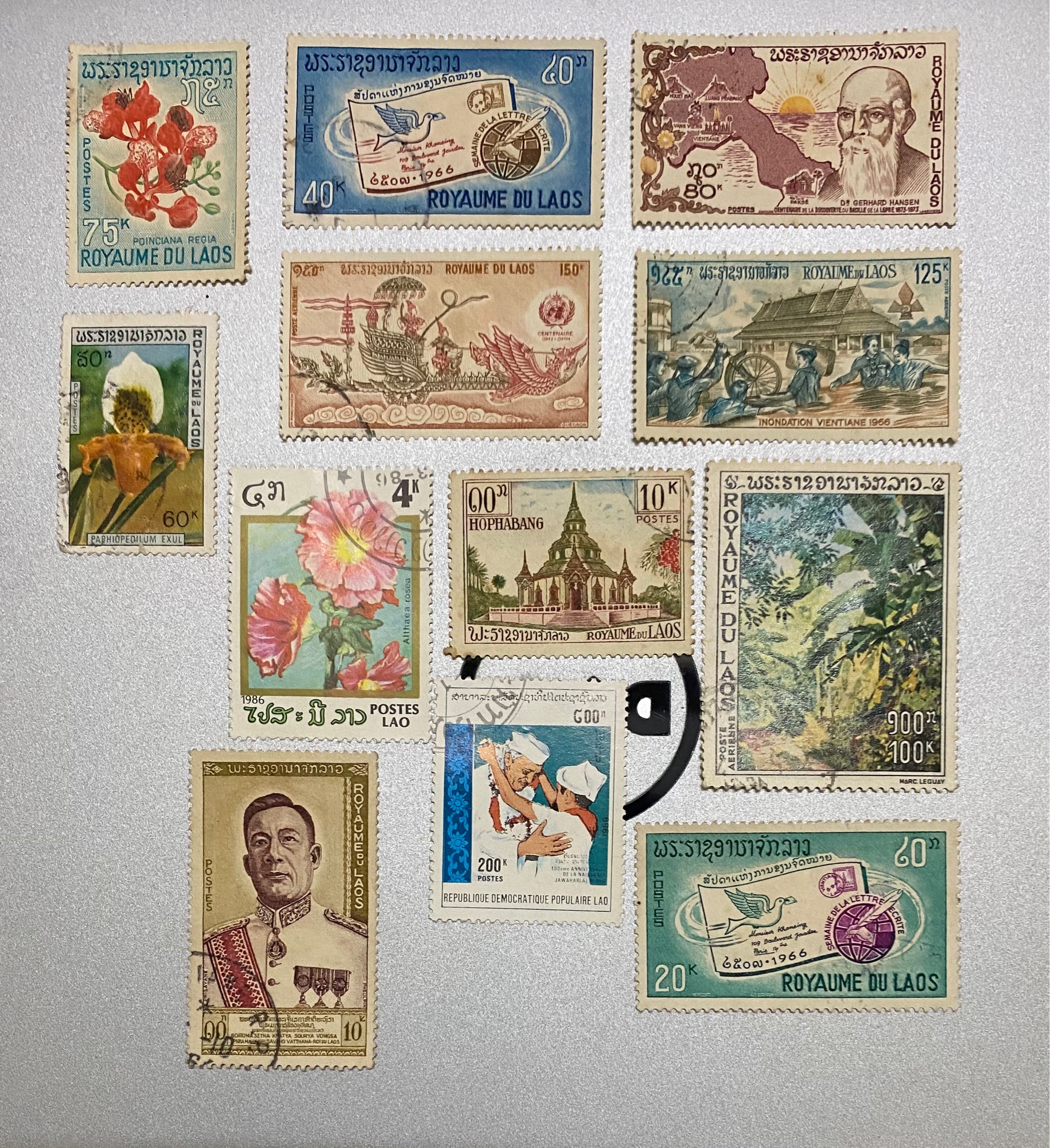 44 Tem Vương quốc Lào