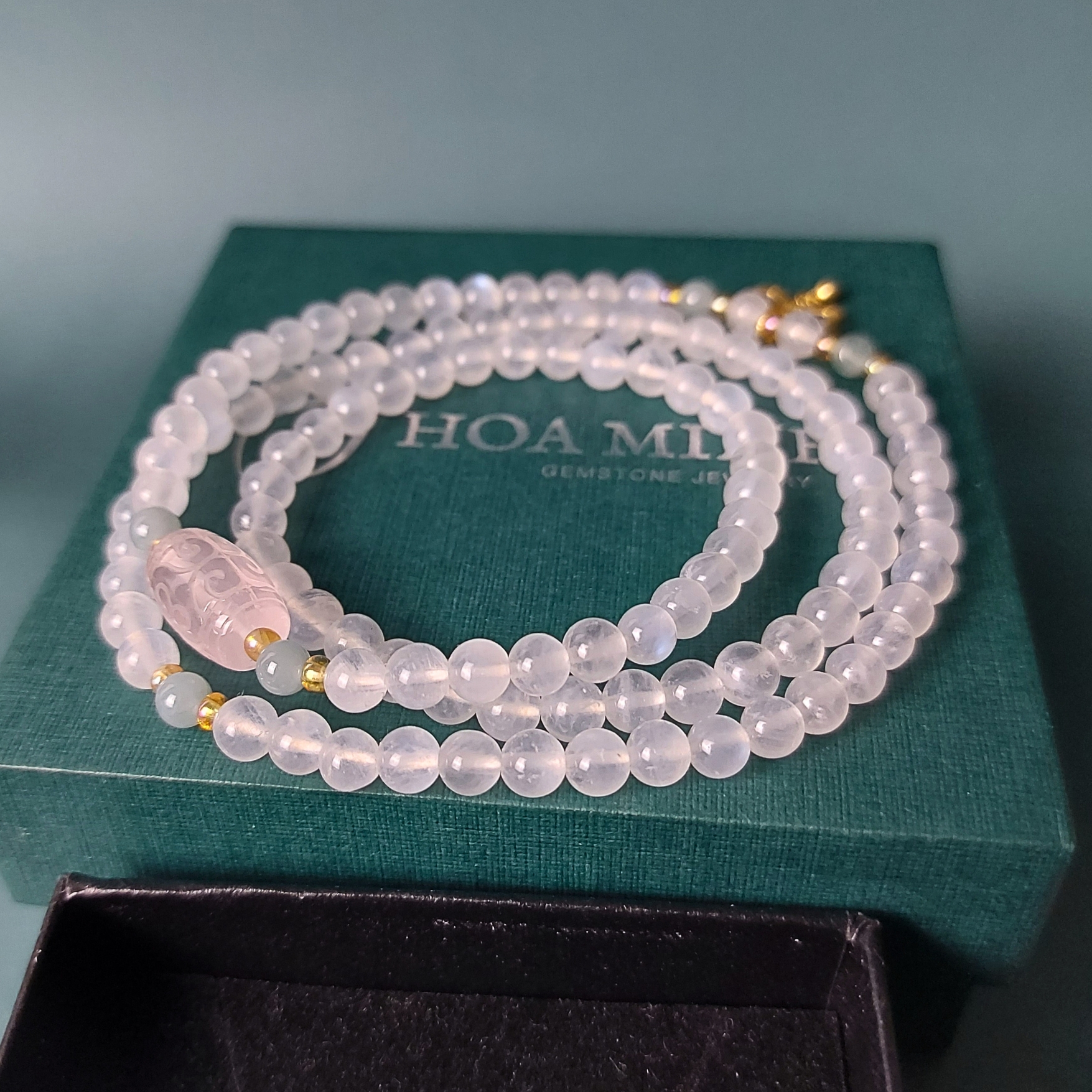 Vòng tay Mặt Trăng Moonstone chuỗi 108 hạt 5.2 li phối charm móc nơ đá Tourmaline, viên Cẩm Thạch Ngọc Lam, lu thống đá Thạch Anh Hồng | Hoa Minh Gem