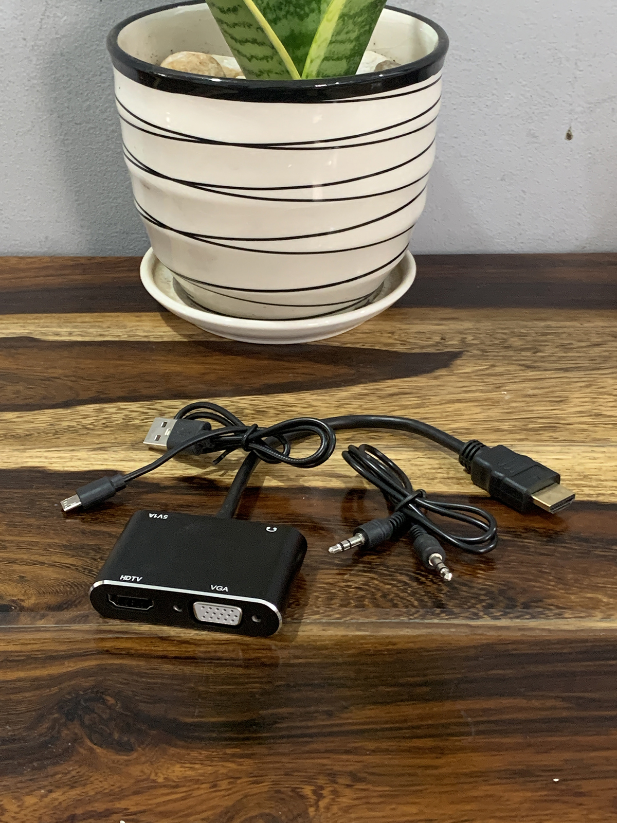 Cable converts hdmi to vga + hdmi to 2 screens at the same time