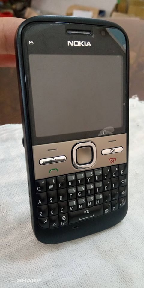 Điện thoại NOKIA 8310 / zin đủ phụ kiện.