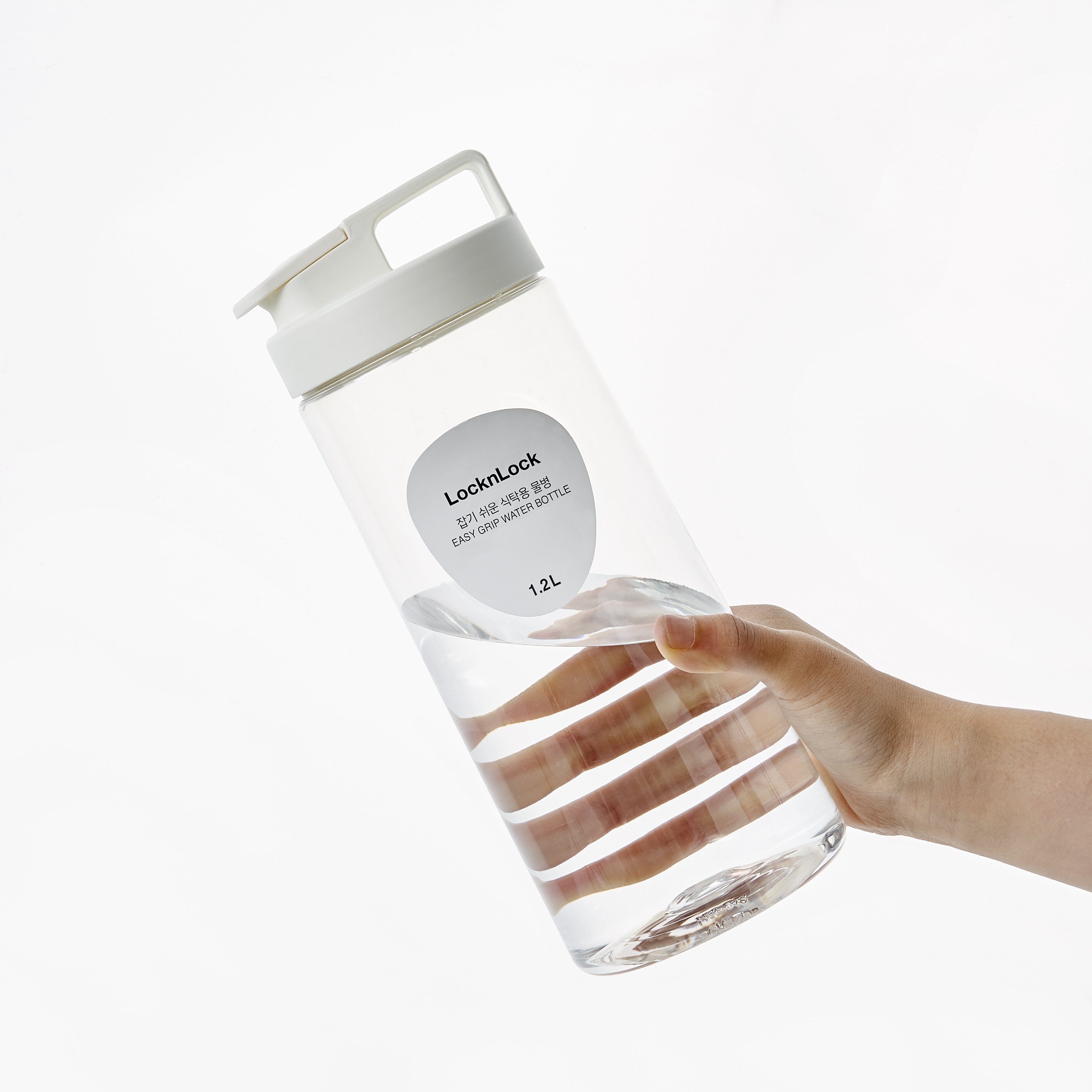 Bình nước nhựa Lock&Lock Easy Grip Water Bottle 1.5L HAP814 màu xám, trắng Nắp có quai cầm, bình trong suốt trong lượng nhẹ