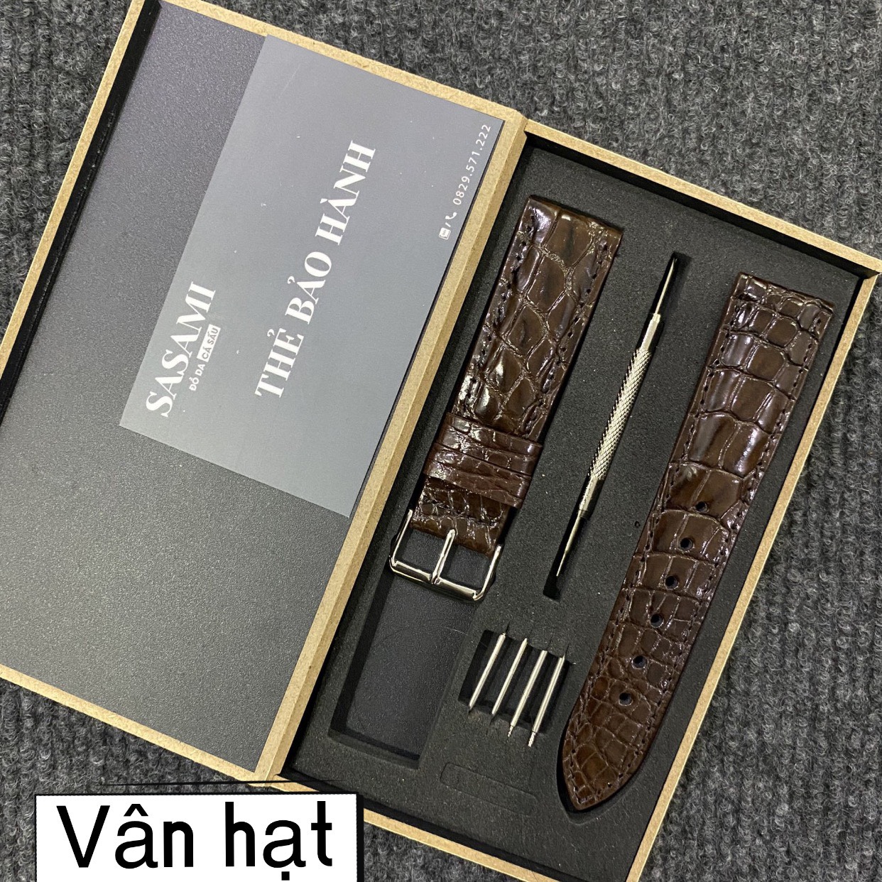 T. Dây đồng hồ DA CÁ SẤU,DA THẬT 100%, SẢN PHẨM GỒM : 1 DÂY + 1 KHÓA, TẶNG 1 HỘP, 2 CHỐT THÔNG MINH,2 CHỐT THƯỜNG và 1 CÂY THAY DÂY
