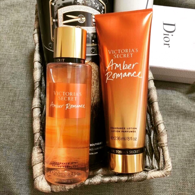 Xịt thơm Victoria's Secret - Amber Romance  ( 250mL )