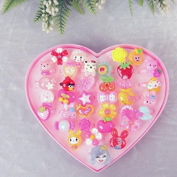 [HCM]Hộp quà trái tim 36 nhẫn nhựa dành cho bé gái