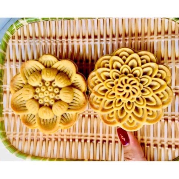 KHUÔN TRUNG THU 2 MẶT SEN THÁP 150GR