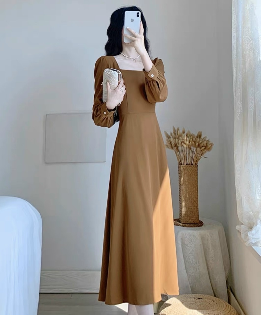 Đầm kem cổ vuông tay dài