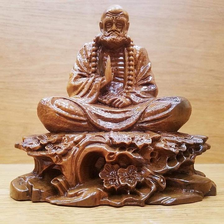 Tượng đạt ma sư tổ ngồi thiền gỗ bách xanh. Vật phẩm Phật Giáo uy tín, giá tốt. Mang lại bình an.