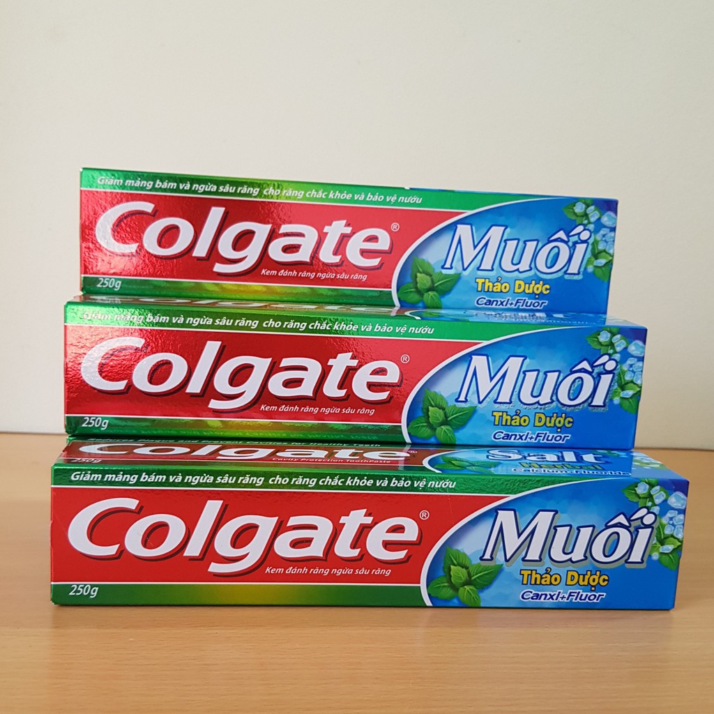 Kem đánh răng Colgate Muối Thảo Dược Canxi + Flour 225g