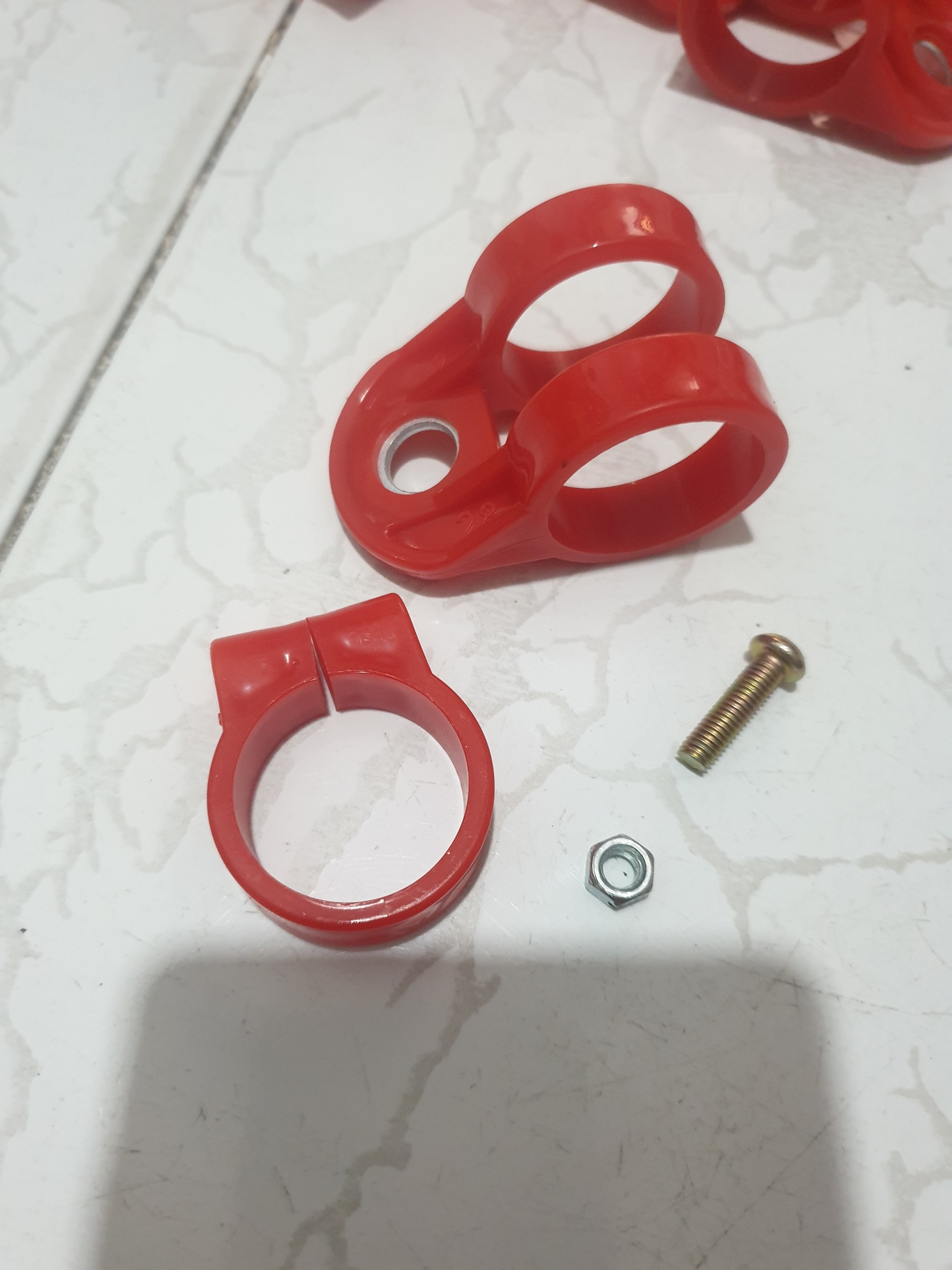 (2 CÁI- NHỰA) MÓC DÂY ĐEO MÁY CẮT CỎ. phi 28mm - 26mm