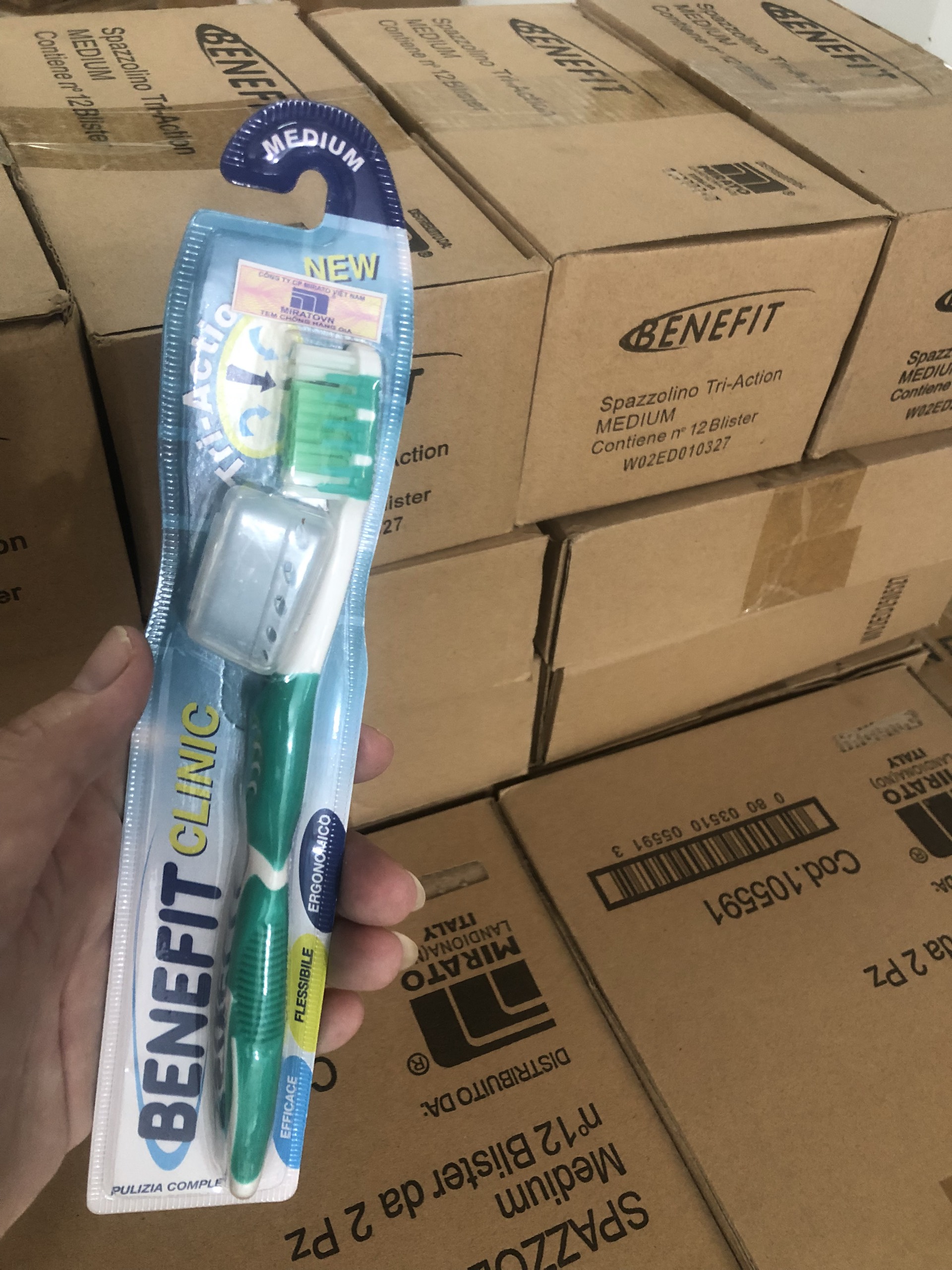 Bàn chải đánh răng Benefit nhập khẩu italia