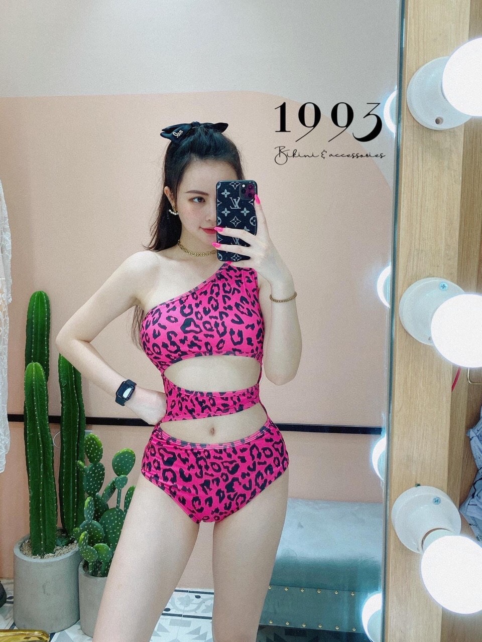Bikini lệch vai da beo hồng