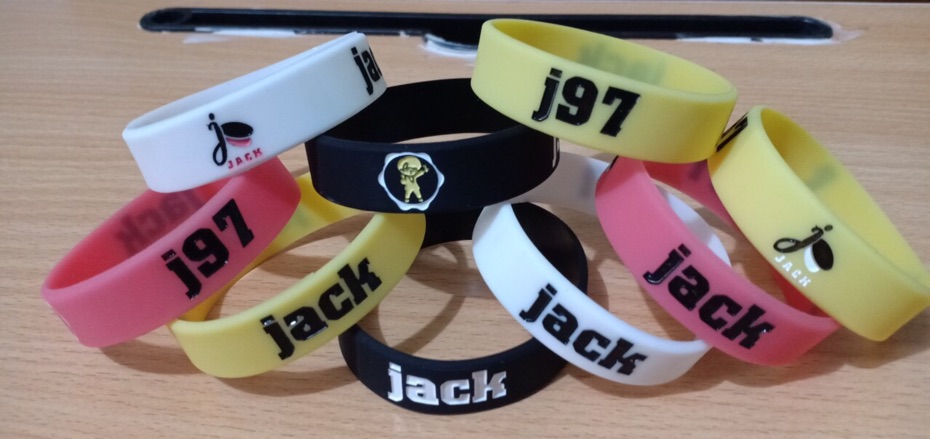Vòng tay cao su Jack -đen
