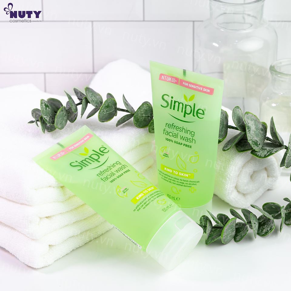Sữa rửa mặt Simple giúp da sạch thoáng 150ml