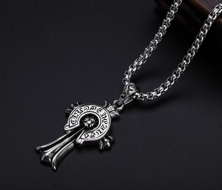 Dây chuyền kiểu dáng Chrome Heart thánh giá