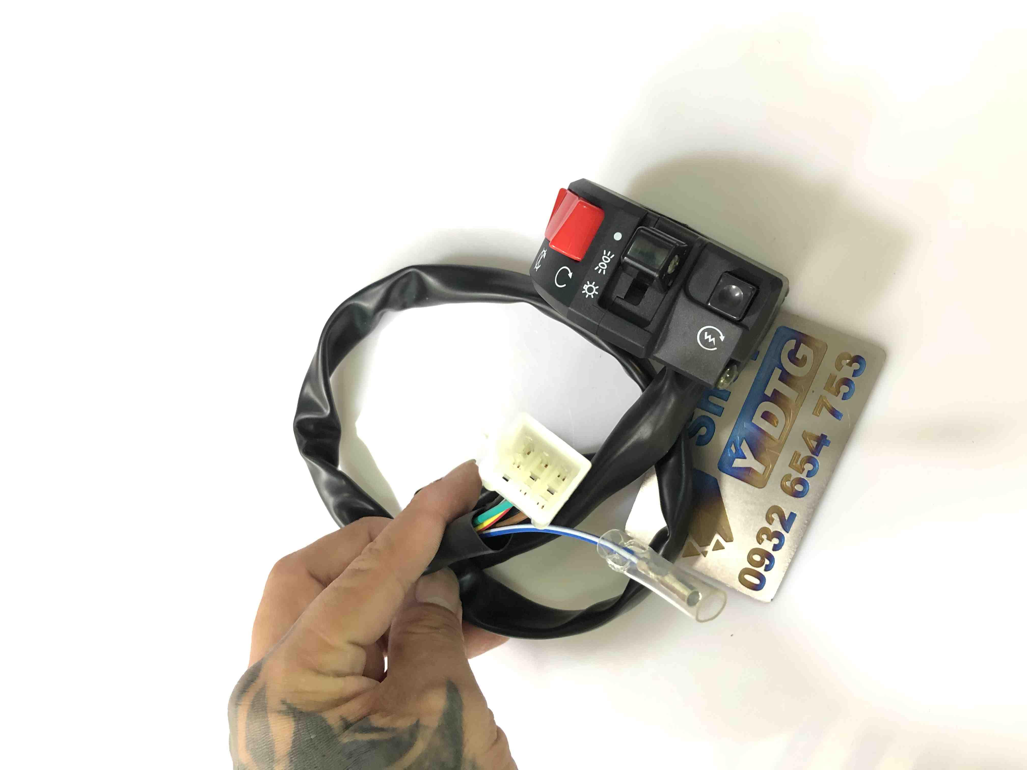 Cùm Công Tắc Phải Z900