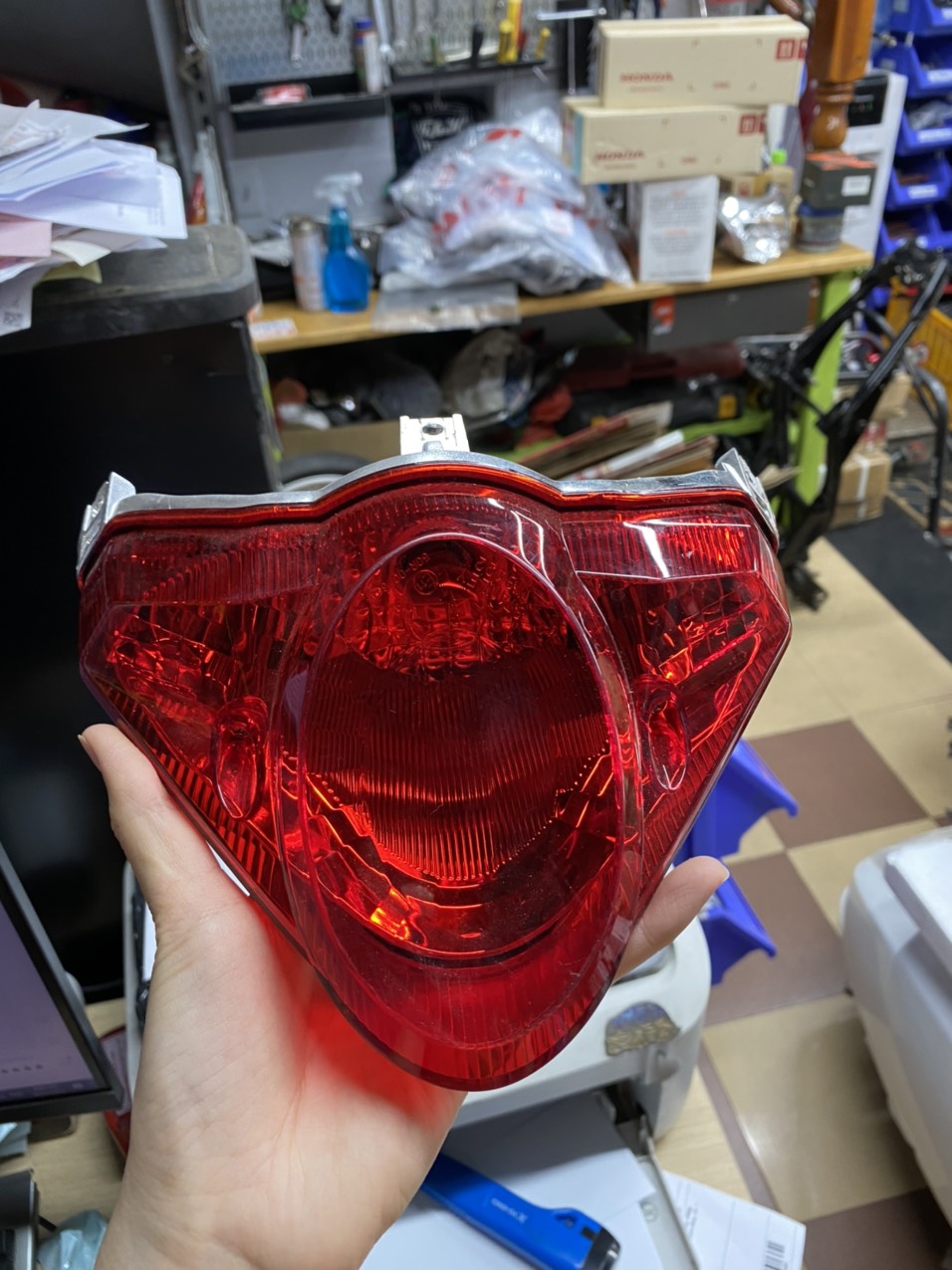 Pha đèn hậu Raider tháo xe new 99%