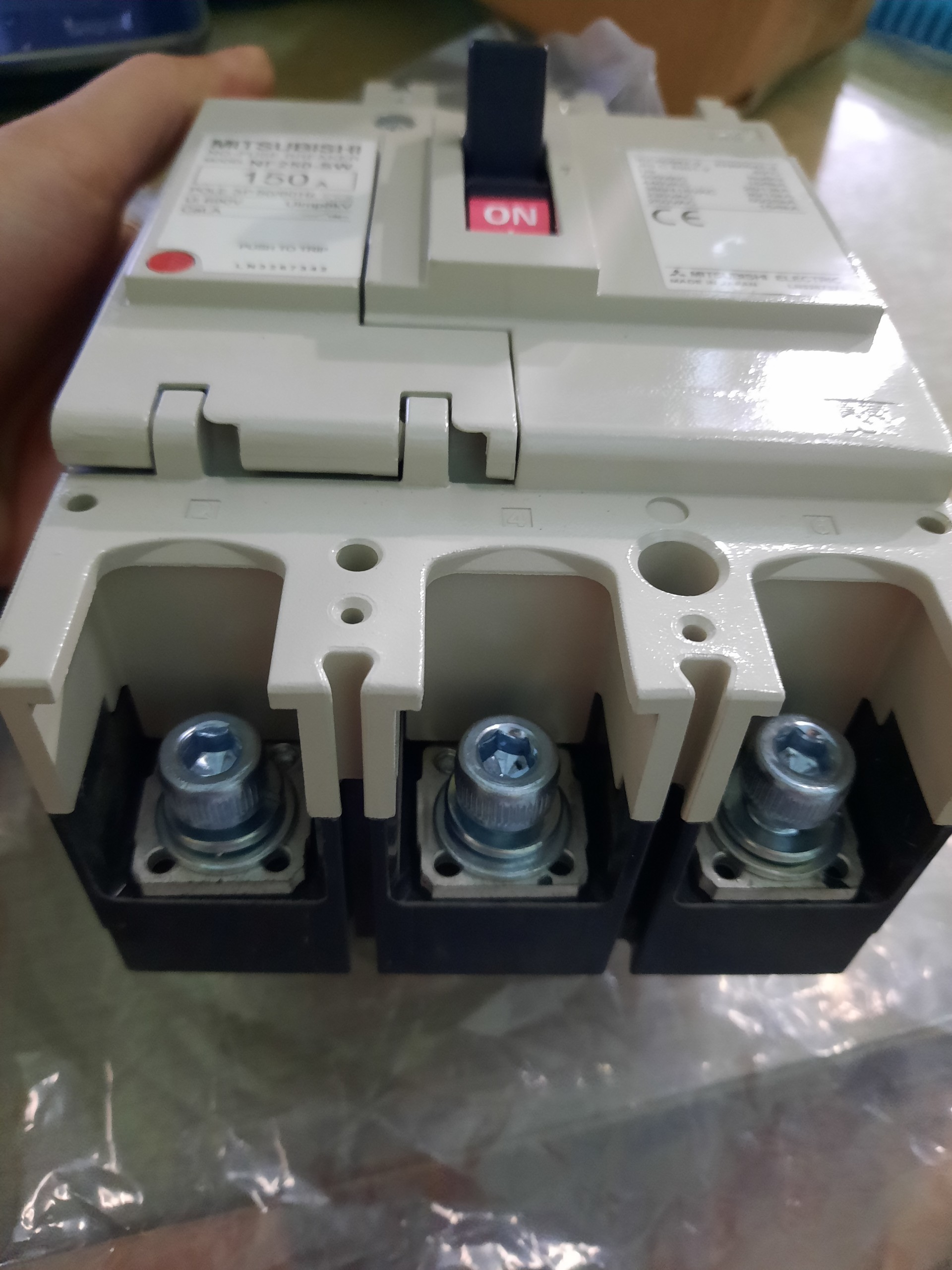 APTOMAT 250A MITSUBISHI