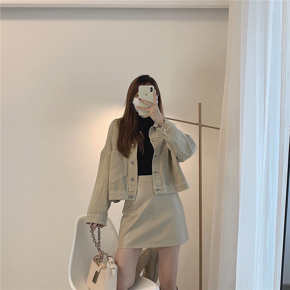 Áo khoác kem nữ thời trang chất liệu đẹp nhiều nút + áo thun trơn