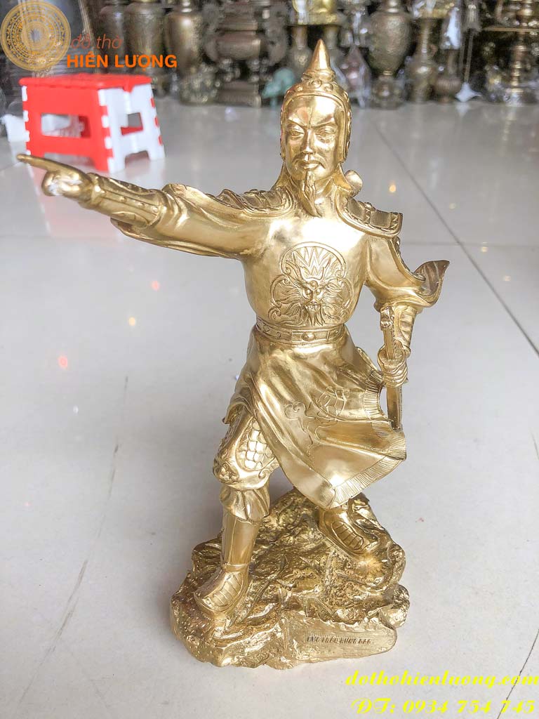 Tượng Trần Hưng Đạo Chỉ Tay Bằng Đồng Vàng Cao 25cm