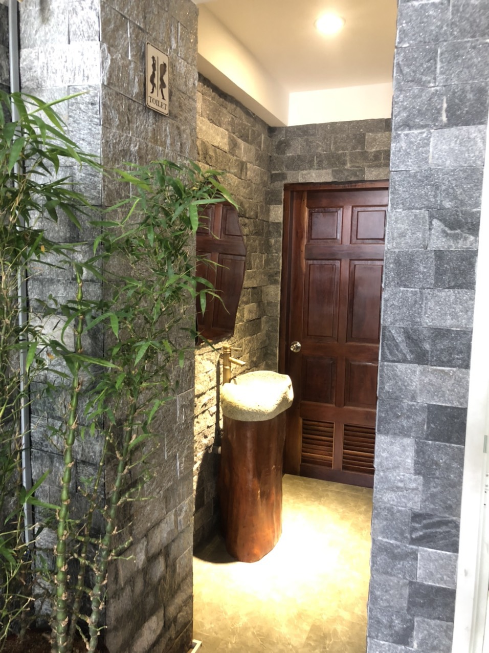 Lavabo đá cuội