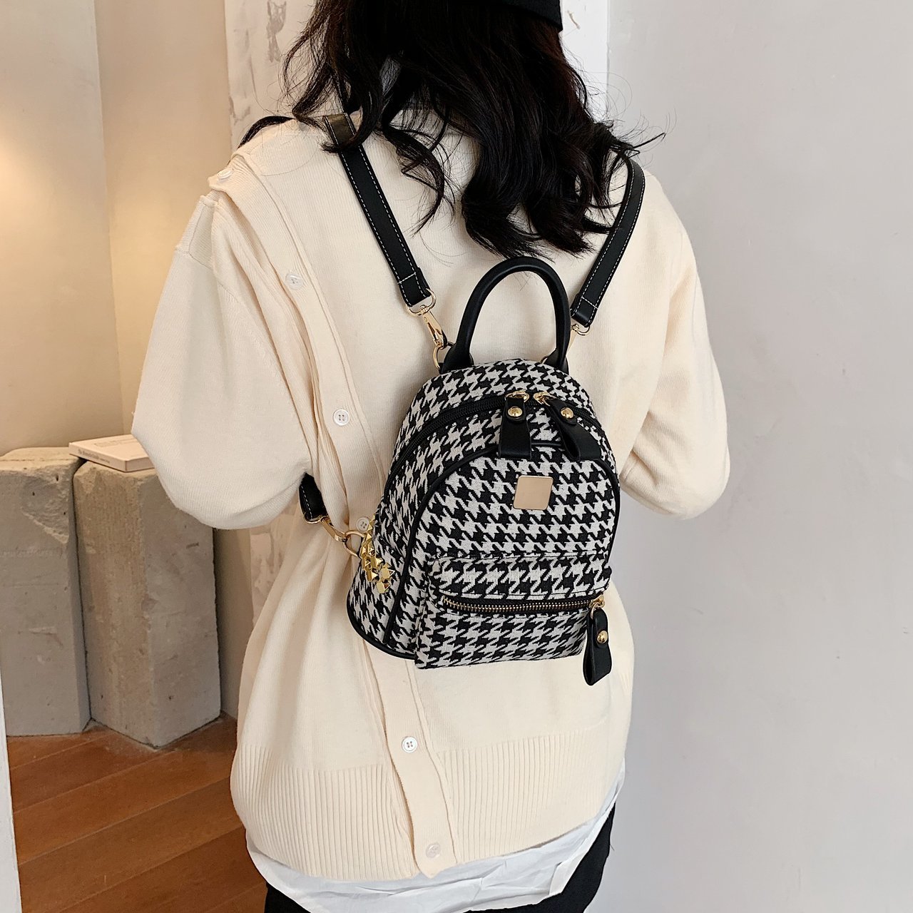 Balo mini kẻ thiết kế đinh tán - B108