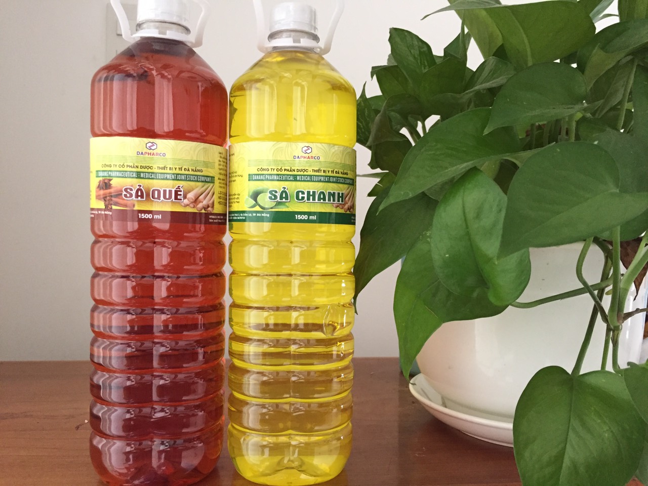 Combo 02 chai nước lau sàn xả chanh và xả quế
