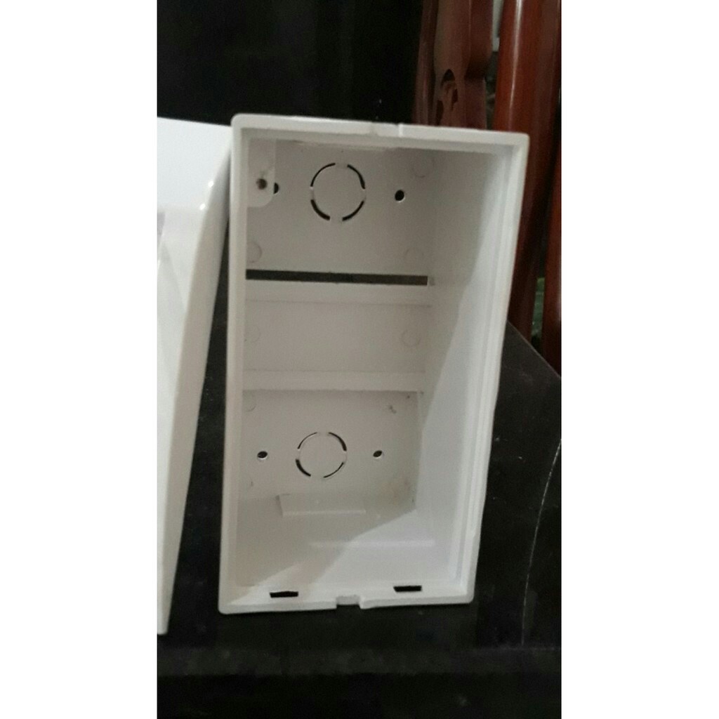 Hộp đựng CB chống giật, CB cóc