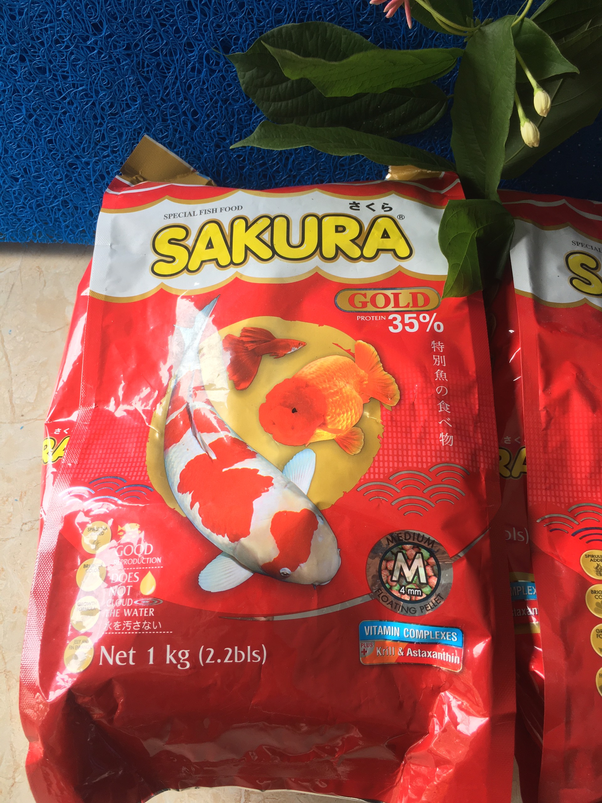 Cám cá KOI SAKURA túi 1kg hạt S -M 35% Đạm.