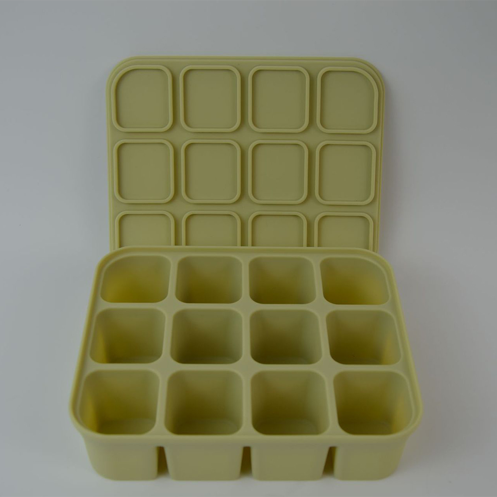 Khay silicone làm đá có nắp đậy tiện dụng