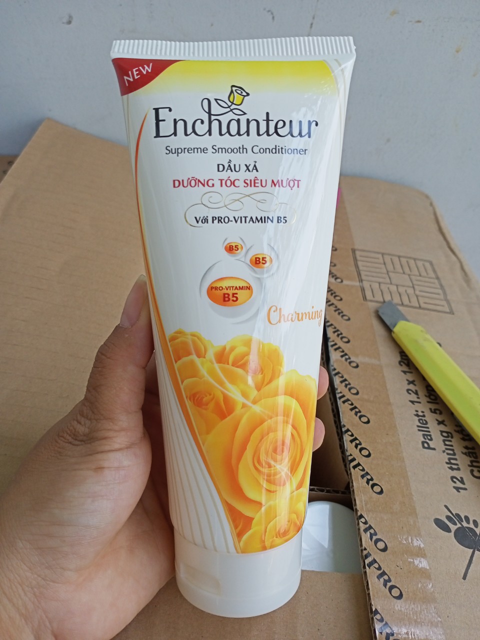 Dầu xả dưỡng tóc siêu mượt Enchanteur 170g ( hàng khuyến mãi)