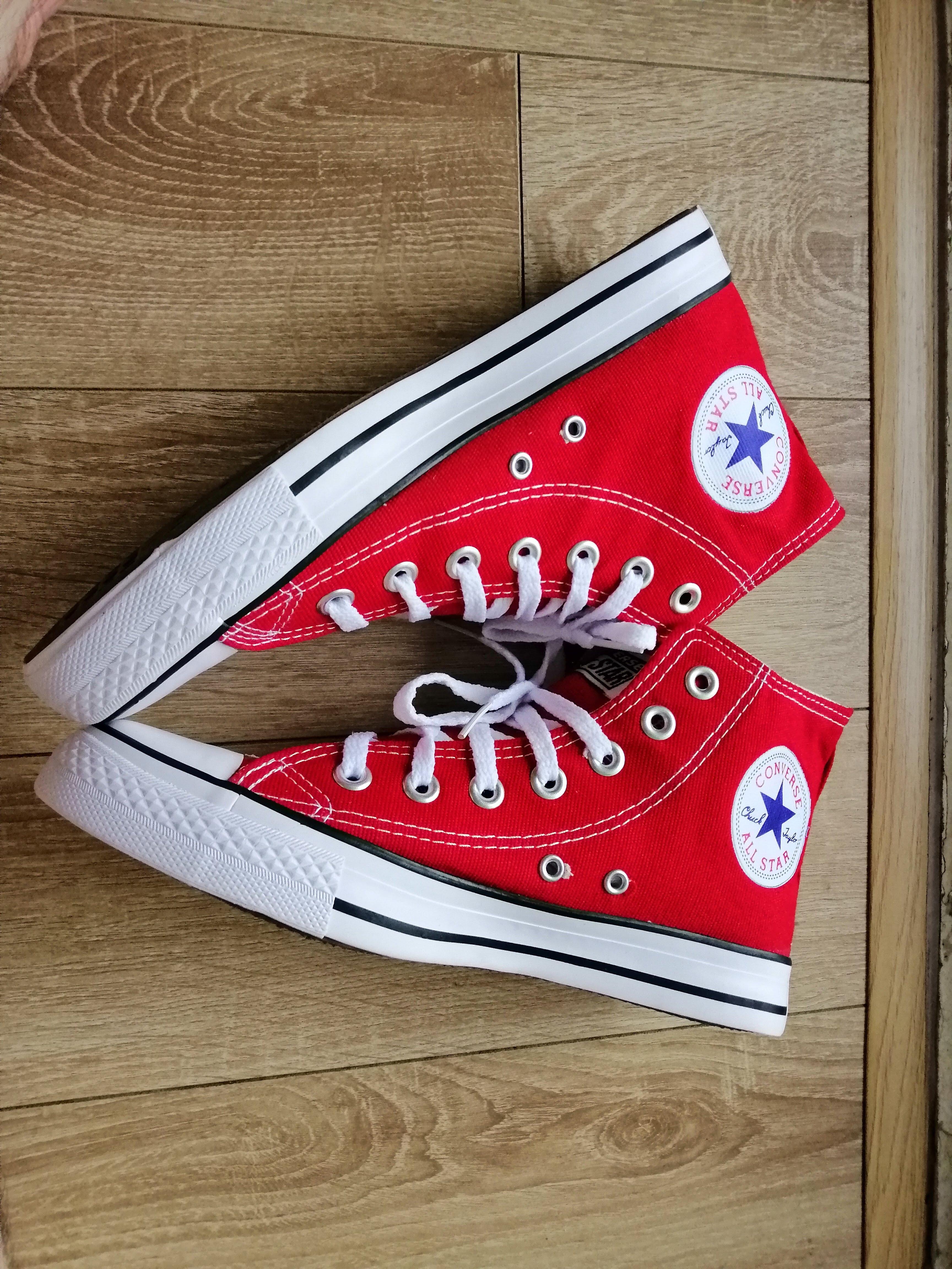 Converse Classic màu đỏ cổ cao