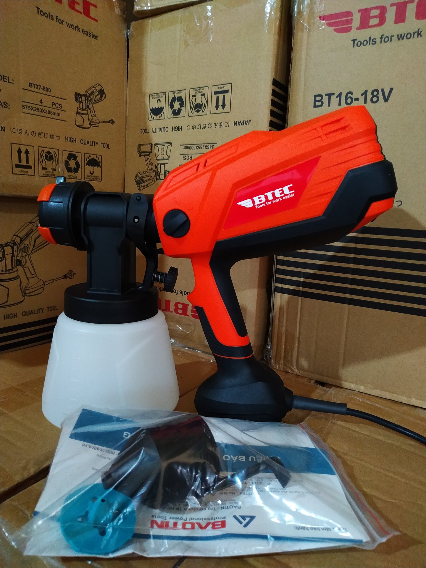 Máy phun sơn BTEC BT27-800.công suất 600w