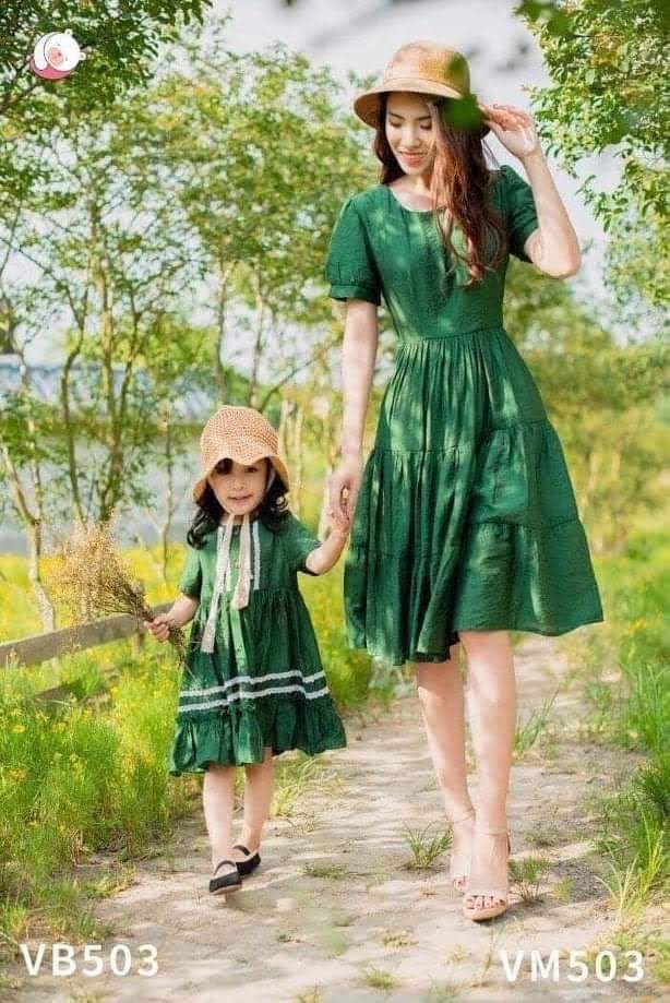ĐẦM MẸ BÉ ĐI DU LỊCH VẢI ORGANZA ( GIÁ LẺ VÁY MẸ )
