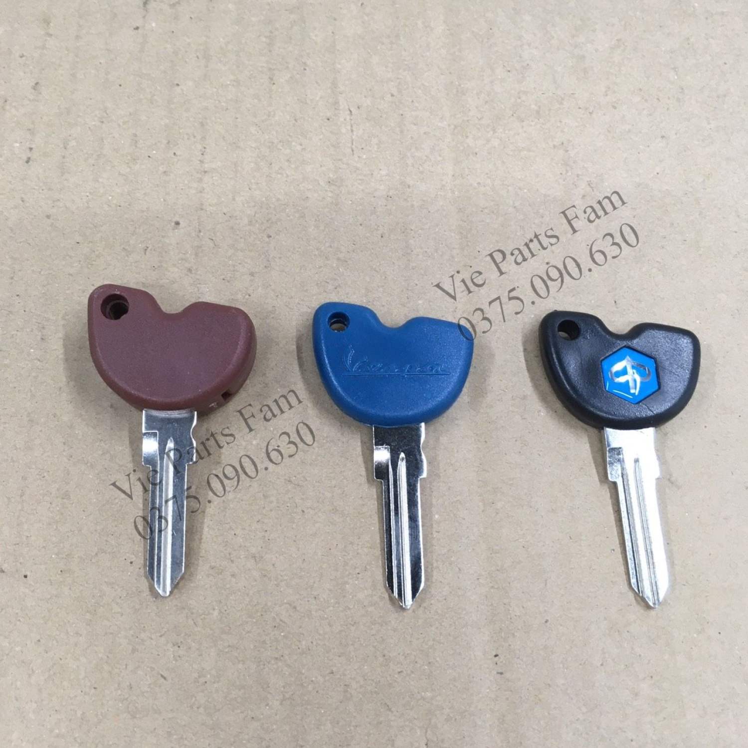 Chìa khóa xe máy Piaggio màu xanh, nâu, đen