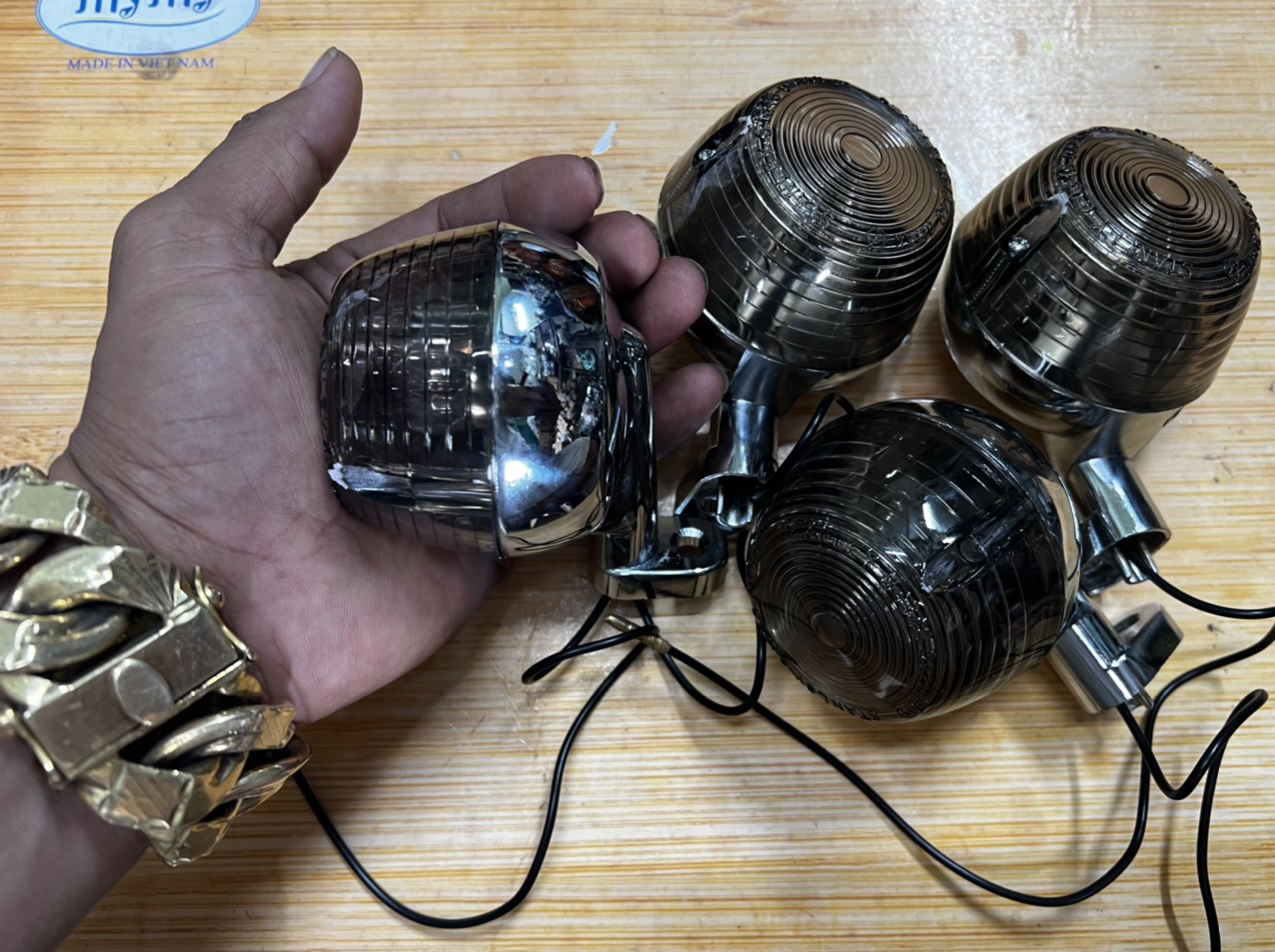 Chụp xi nhan cd màu khói. gắn cho các dòng xe 67, 68, cd, cl...