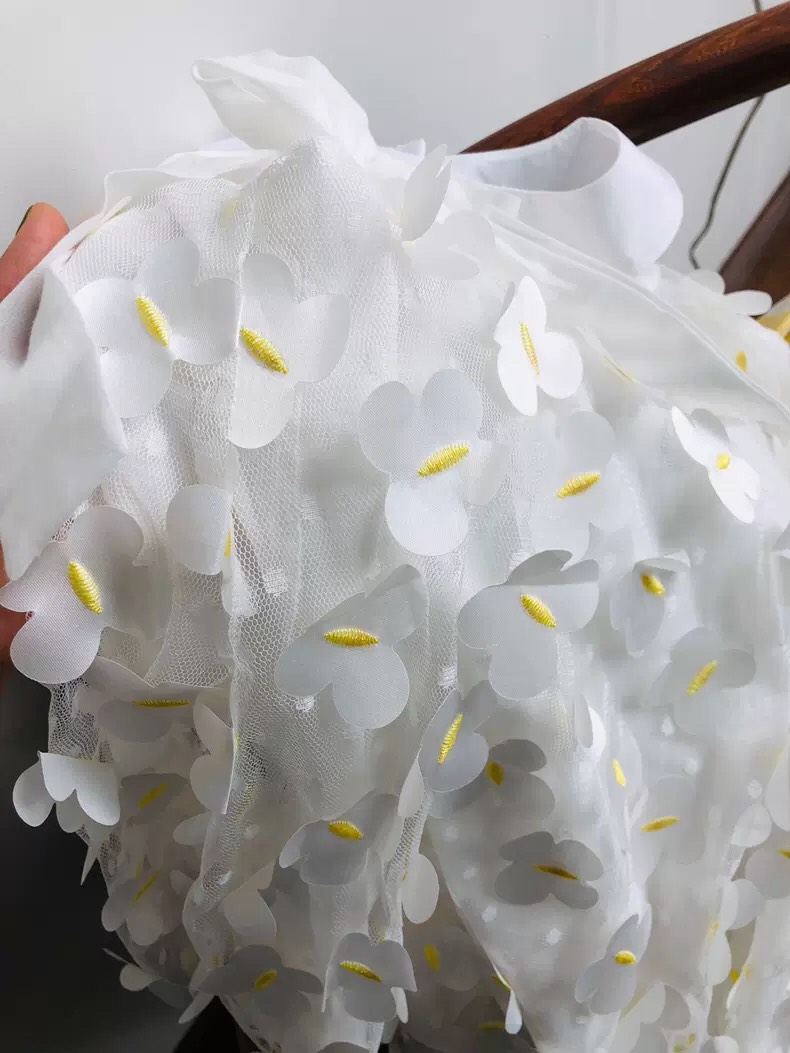 Đầm hoa trắng 3D cho bé gái