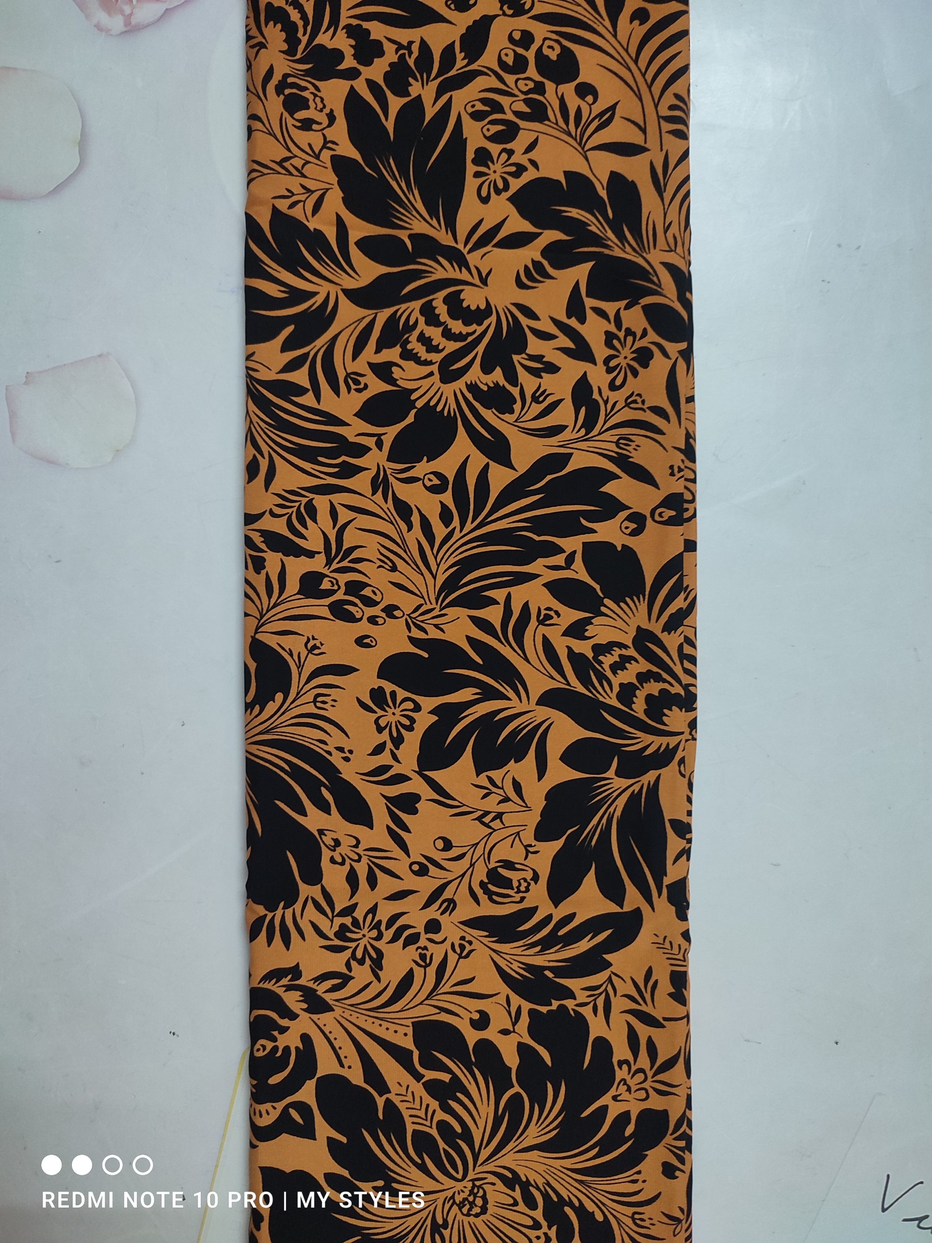 2m Vải lụa lạnh hoạ tiết hoa lá to (1) - lụa Mango chính phẩm