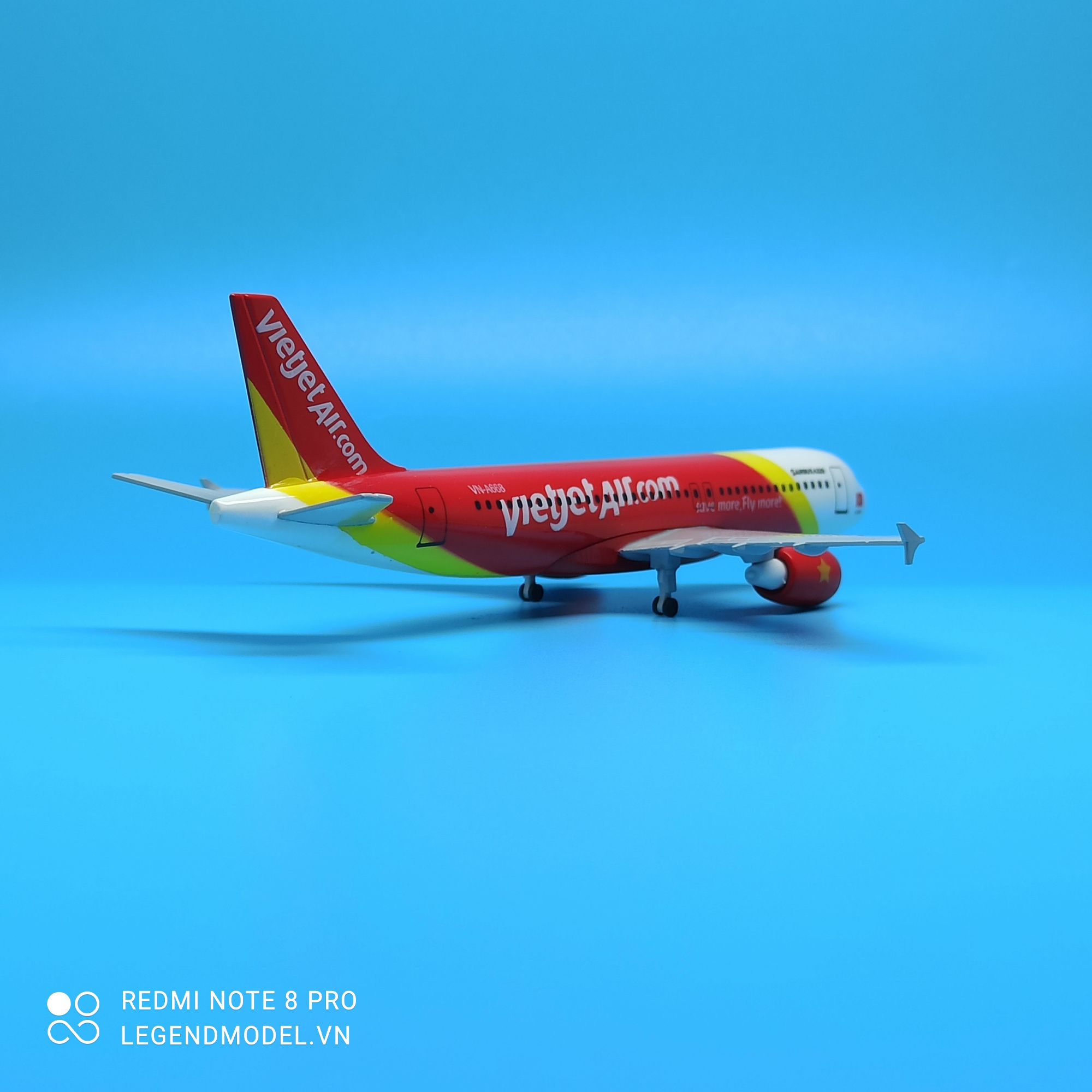 Vietjet Air Airbus A320 18cm Aircraft Model Made of Durable and Beautiful Metal Material